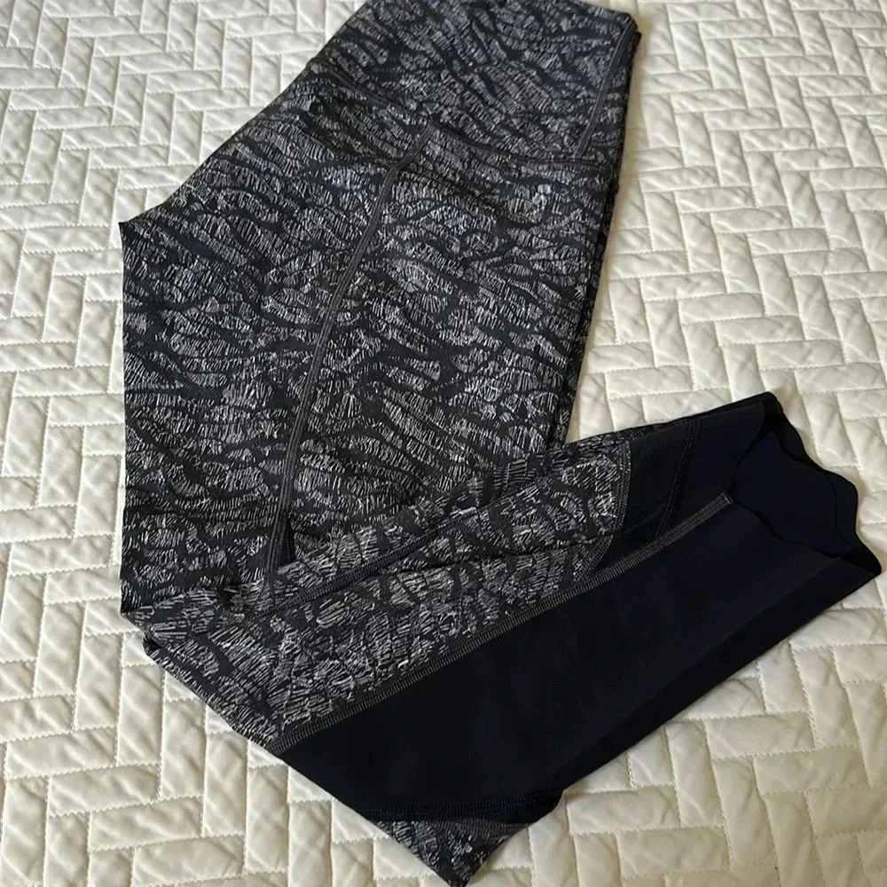 Lululemon. - Picture 7 of 7